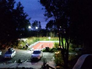 LED-Flomlys til tennisbane
