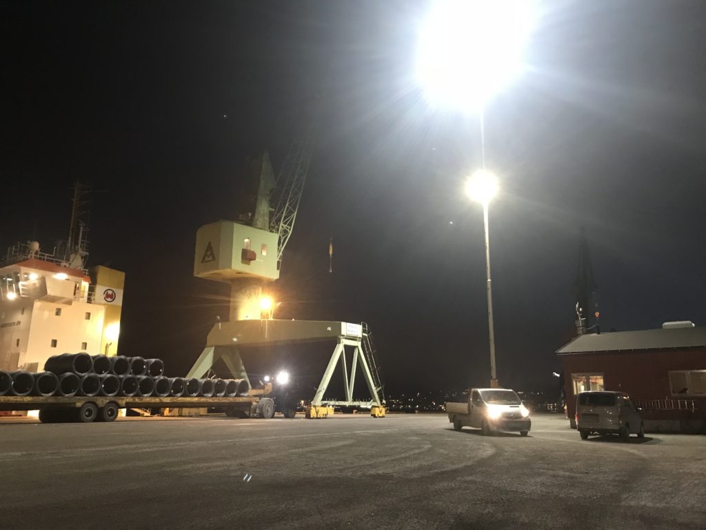 Lyskaster på kran
